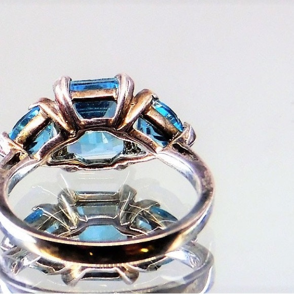Vintage 925 Silver & Blue Topaz Ring - Picture 2 of 4